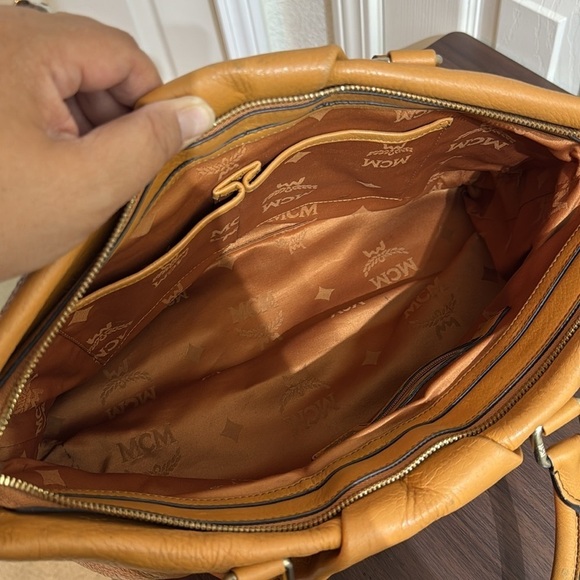 MCM Imprente No strap - Picture 8 of 9